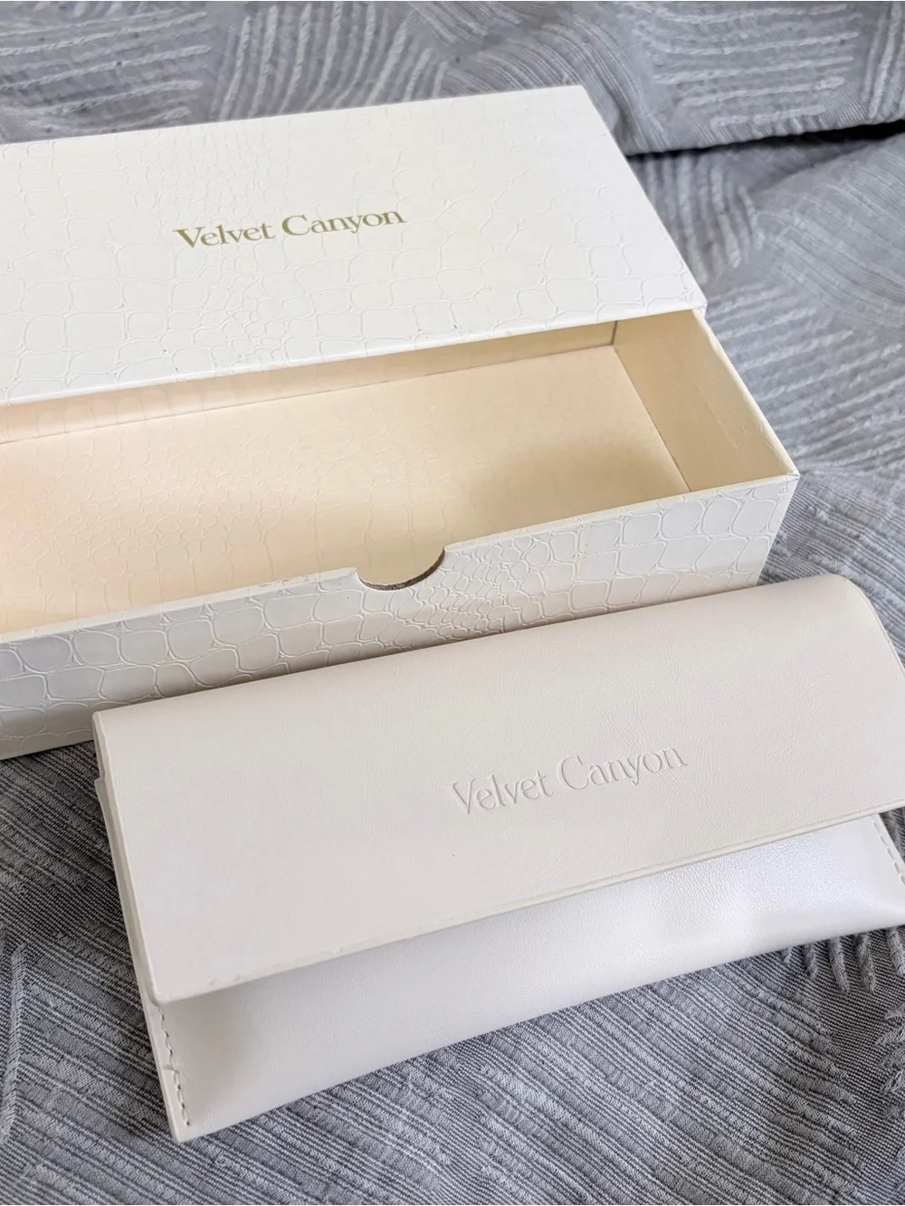 NWT Velvet Canyon Ruby Tuesday Ivory Cat-Eye Sunglasses Marble